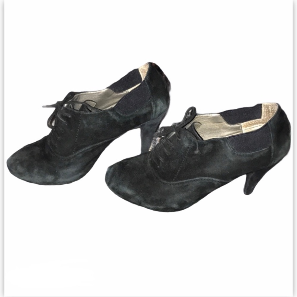 🖤🖤🖤Me Too Black Lace Up Booties